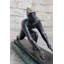 Sculpture bronze joueur de curling - œuvre d'art sur base de marbre