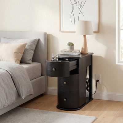 Table de bout avec porte-gobelet dissimulé et station de charge