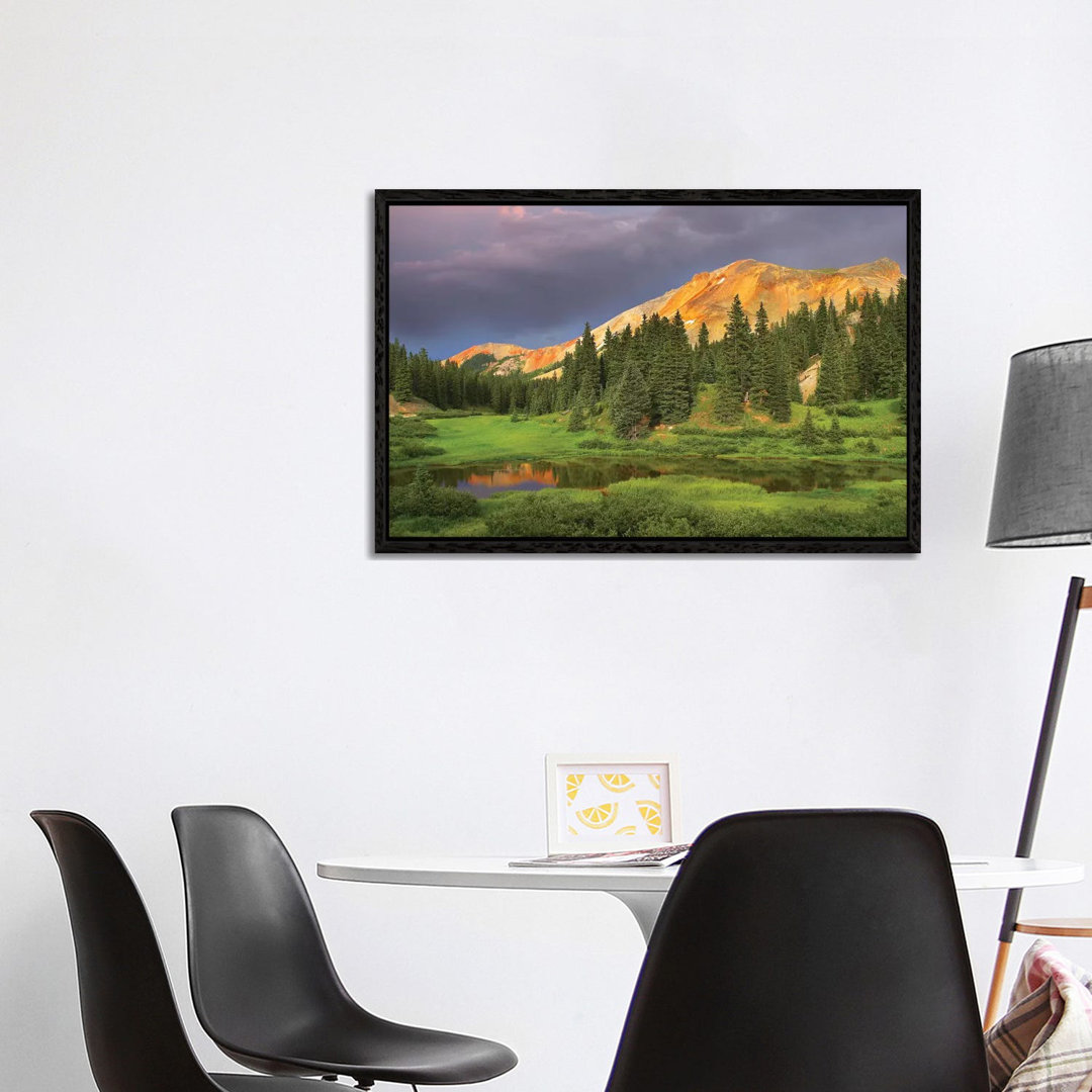 Red Mountain And Pond, Near Ouray, Colorado von Tim Fitzharris - Galerie-verpackte Leinwand Giclée auf Leinwand