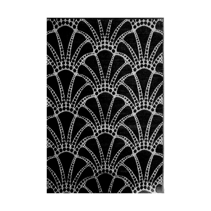 5' X 8' Scallop Outdoor Mat, Black & White, Rectangle 5' x 8'