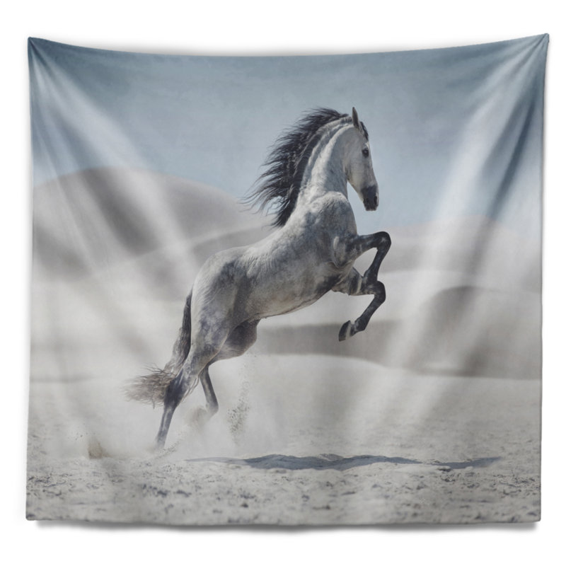 Tapisserie au cheval blanc au galop, H 32 po x l 39 po