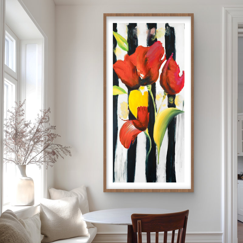 Fleurs rouges sur rayures | Reproduction contemporaine encadrée pour la maison, Brun, H 48 po x l 24 po