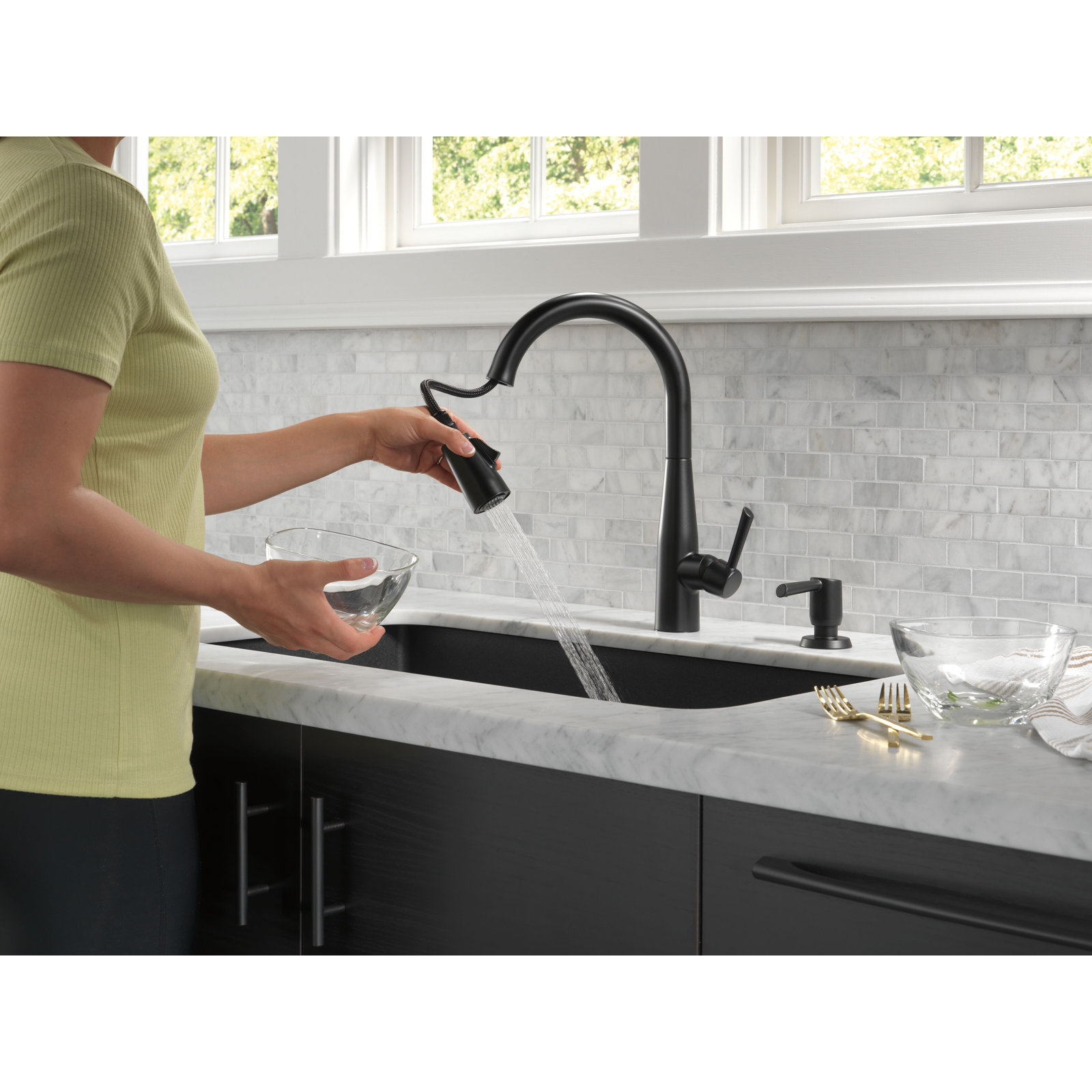 Essa Pull-Down Kitchen Faucet, Matte Black