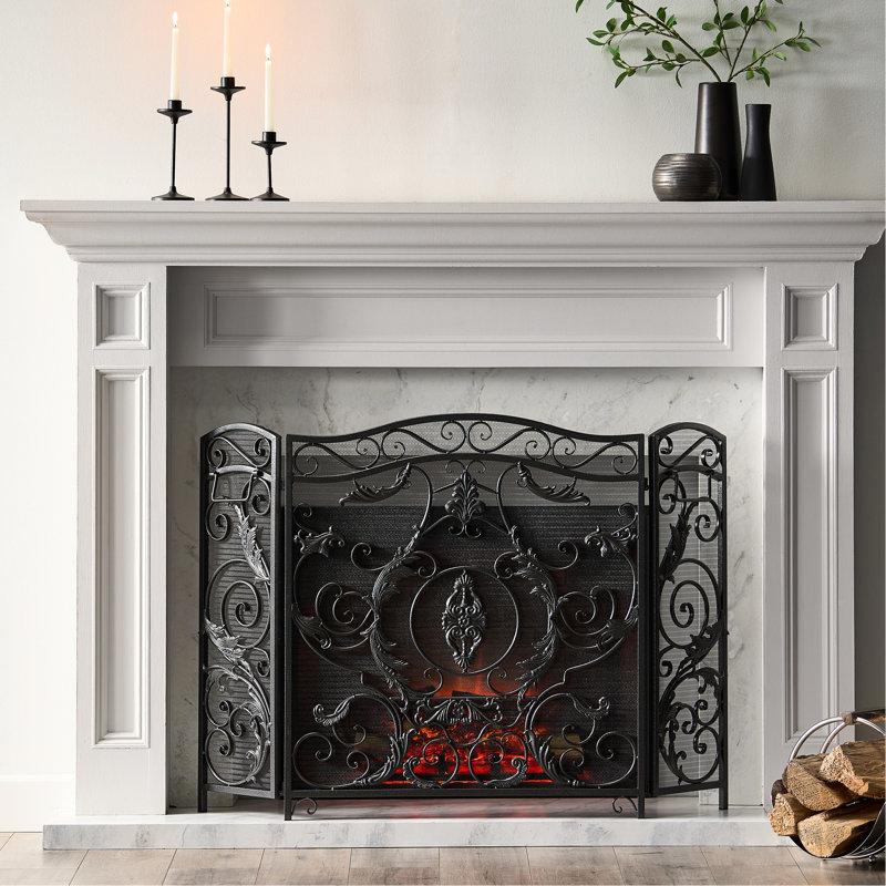 Pare-feu en fer forgé orné d'un motif délicat - 134 cm L x 5 cm P x 94 cm H - Finitions élégantes