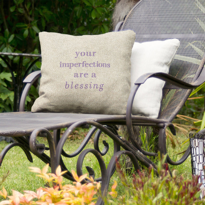 Coussin intérieur/extérieur inspirational imperfections, 16 po x 1 po, Blanc / mauve