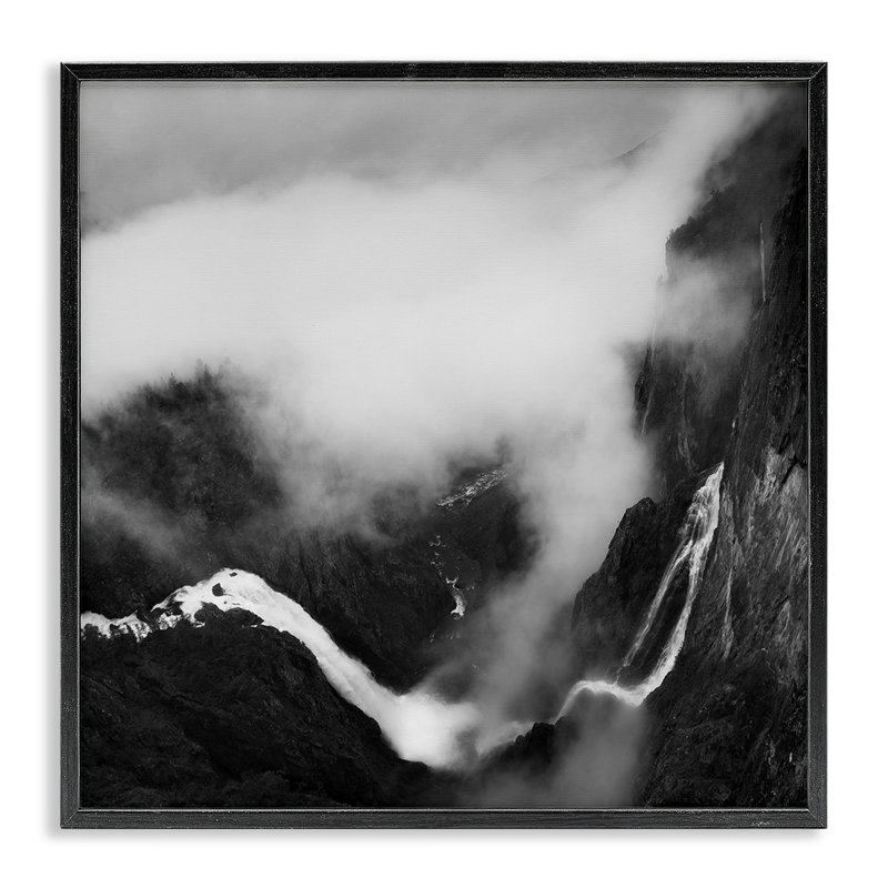 «Foggy Mountain Crags», art de la giclée encadrée par Thomas Tepstad Berge, H 17 po x l 17 po, Giclée encadrée noir minuit