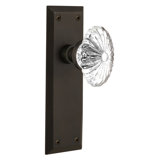 New York Plate with Oval Fluted Crystal Door Knob