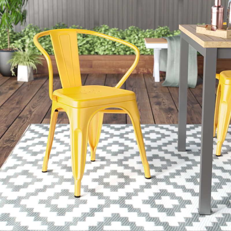 Chaise Hucheson, Jaune