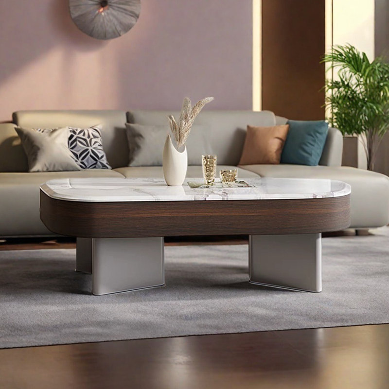 Table basse en marbre clair et moderne