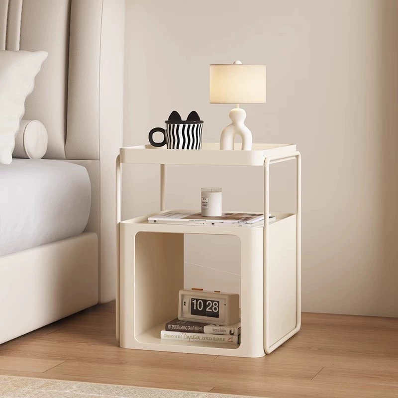 Table de chevet pour chambre à coucher à rebord carré, plusieurs supports de luxe, convenant à un salon de chambre à coucher.