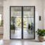 Porte-fenêtre double extérieure moderne à grille métallique noire, entièrement vitrée, pour maison-136841976