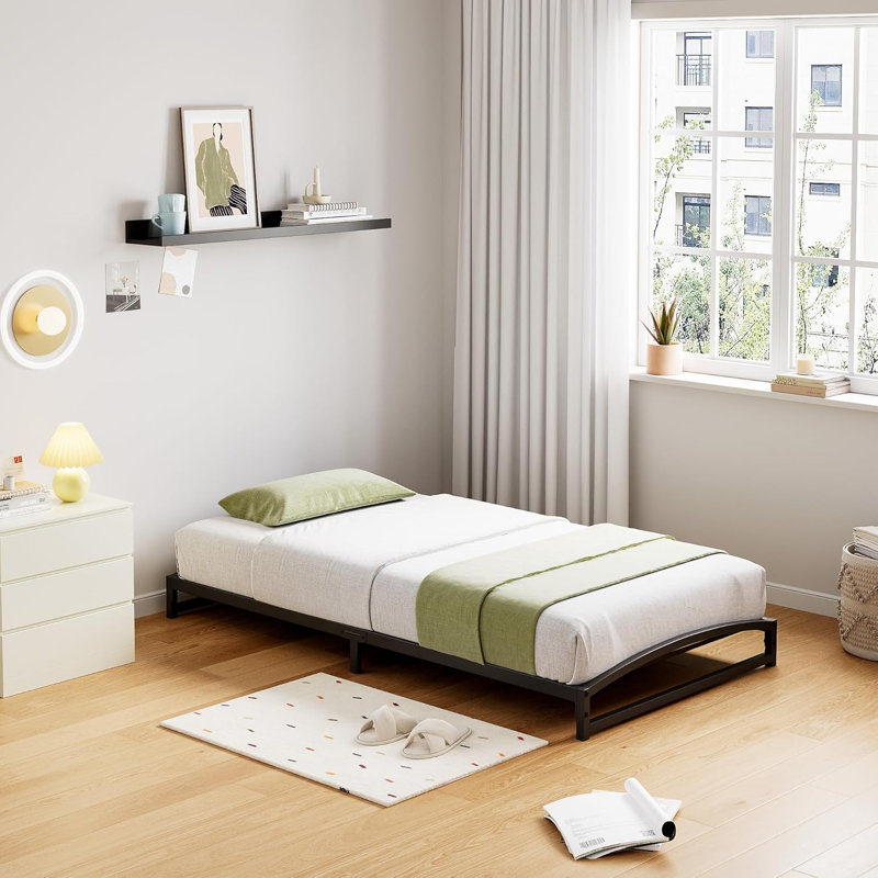 Structure de lit plateforme simple en métal à profil bas de 6 po de taille simple TG, conception en arche, support robuste pouvant supporter 1000 lb, aucun sommier requis, rangement sous le lit, assemblage facile, noir