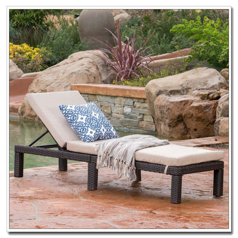 PUERTA KD CHAISE LOUNGE, Beige Cushion/Black Frame