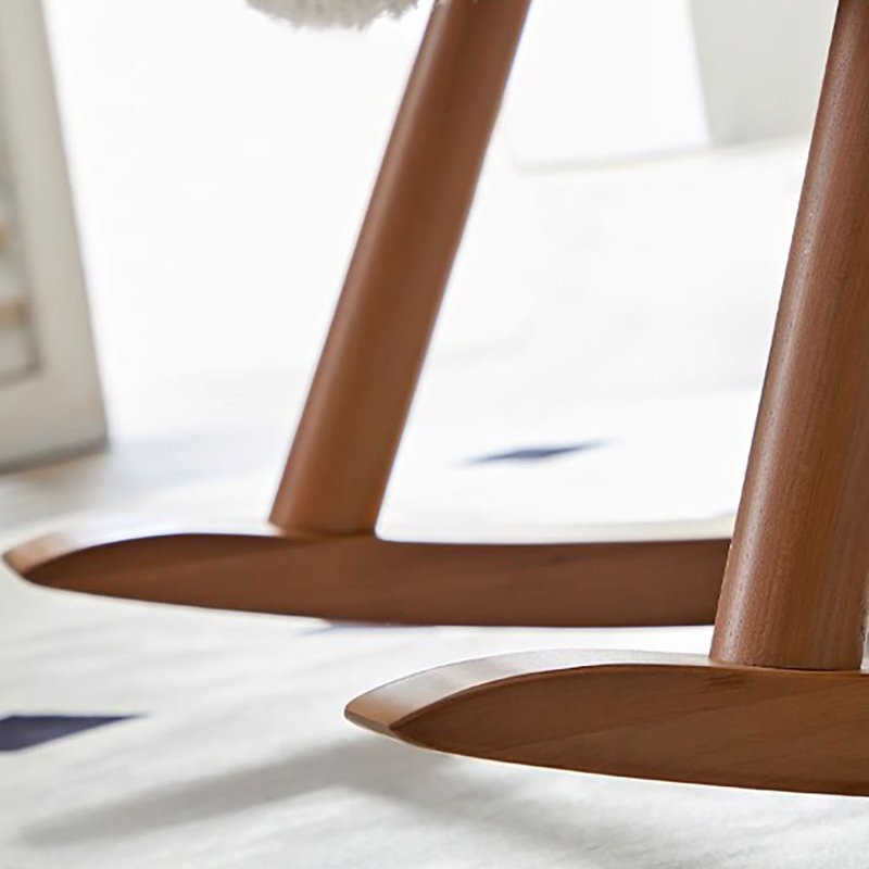 Chaise berçante moderne et luxueuse