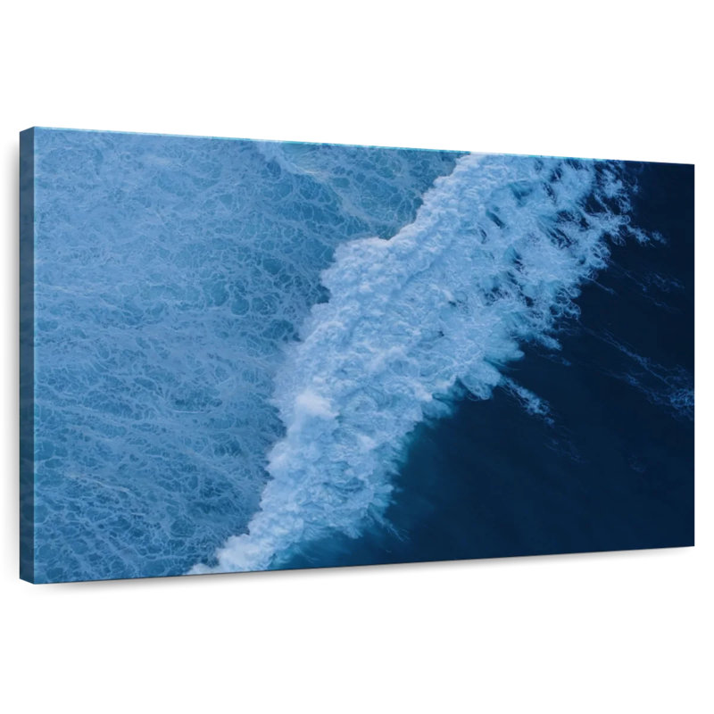 Gillard Nassau éclaboussant les vagues
