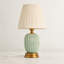 Lampe de chevet en céramique verte 16,3 po avec abat-jour en tissu beige, base dorée et interrupteur en ligne