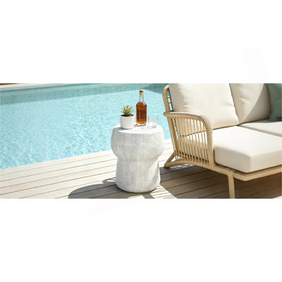 Table d'appoint U_Style pour l'extérieur avec processus de fissuration, table basse en béton Morden avec table d'appoint extérieure en forme de tonneau, tabourets de jardin pour la terrasse, le jardin et la cour.
