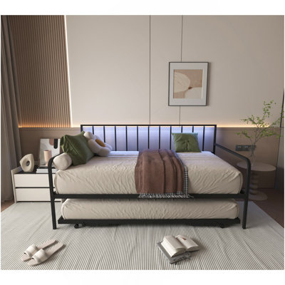 Lit de jour simple avec station de charge avec lumières à DEL RVB, structure de lit de jour réglable en hauteur avec lit gigogne, cadre de canapé-lit en métal polyvalent pour la chambre à coucher, le salon, la chambre d'amis, noir