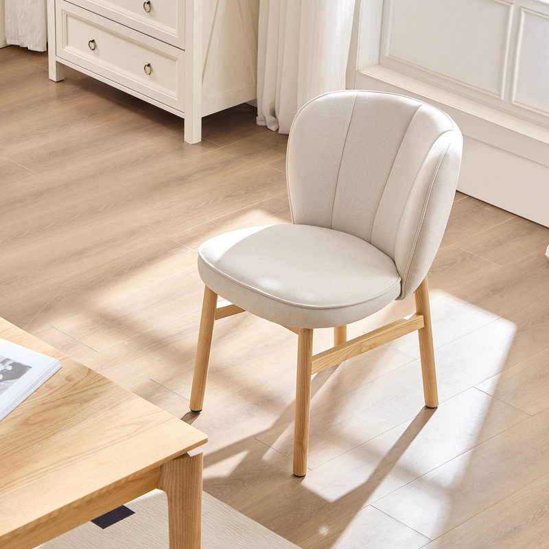 Chaise coquille rembourrée avec cadre en bois, Beige / Naturel