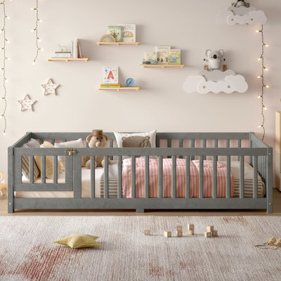 Lit simple avec garde-corps et porte pour enfants, gris grain de bois.
