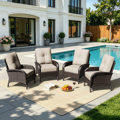 Ensemble de chaises longues d'extérieur en osier 4 pièces, fauteuils de patio à dossier profond avec coussins épais en oléfine et coussins décoratifs rayés pour le jardin près de la piscine