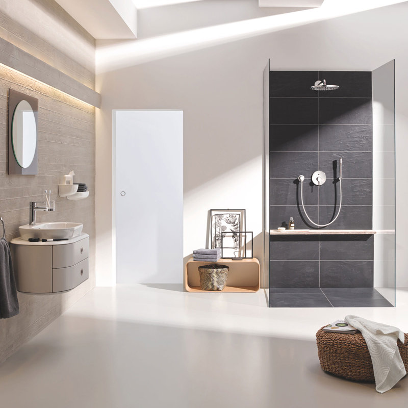 Cosmopolitan Rain Shower Head with DreamSpray