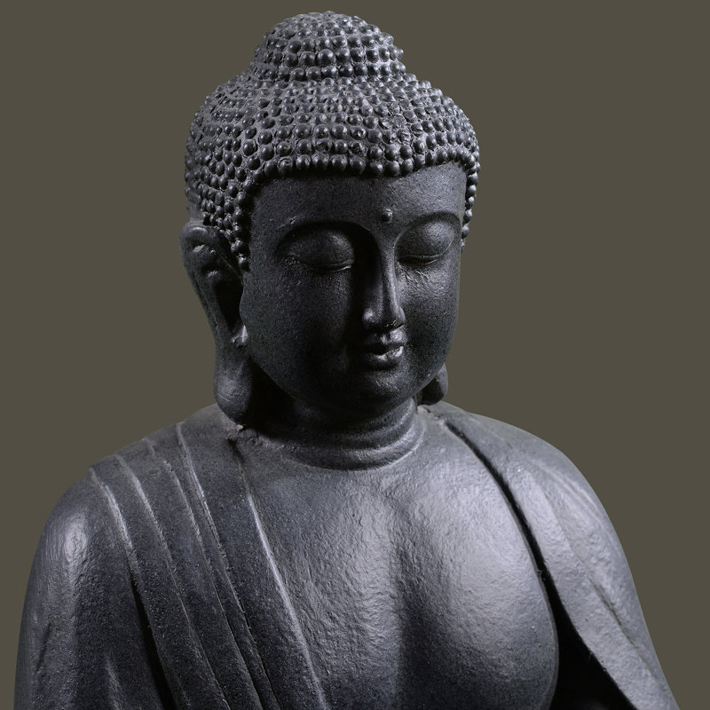 Bouddha méditant avec pot de fleurs de lotus