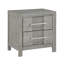 Table de chevet moderne 2 grises avec poignées en métal élégantes au design pratique pour la chambre à coucher
