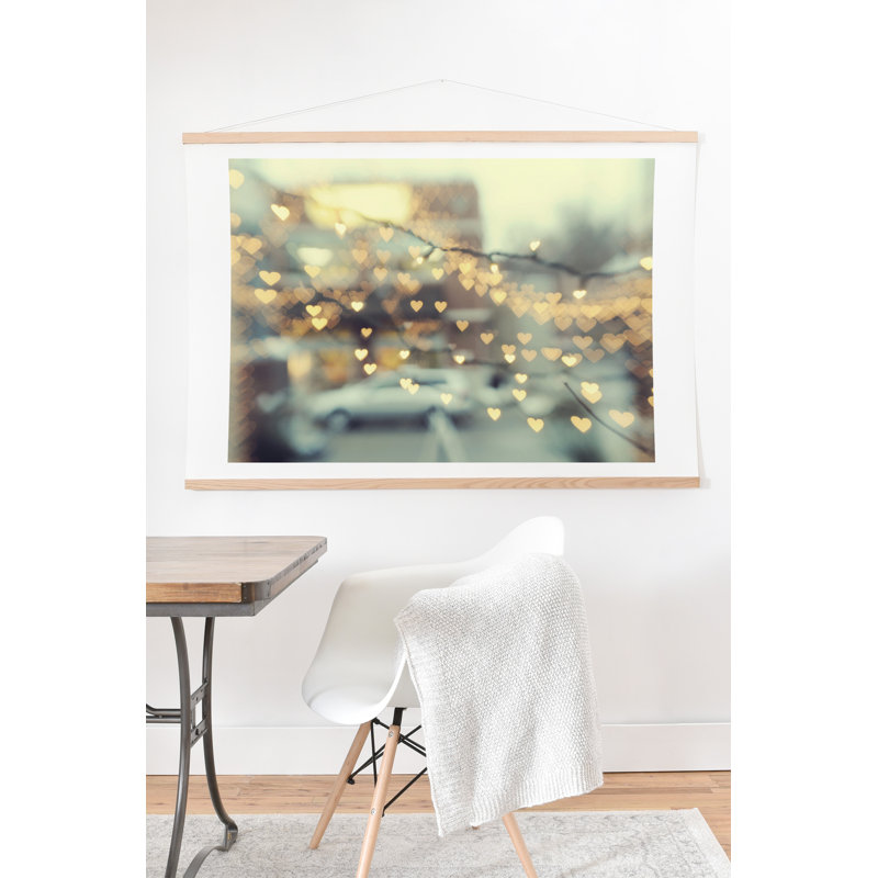 « holding on love », impression sur papier, H 20 po x l 20 po x P 0,5 po