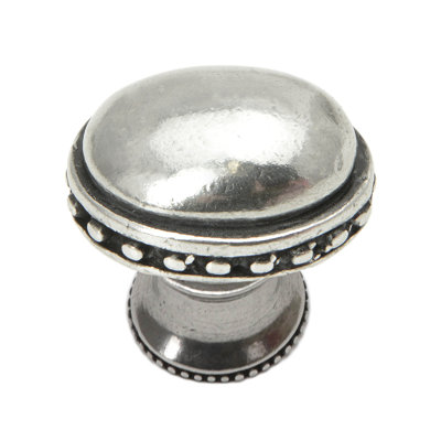 Grand bouton ovale classique avec bordure perlée en calice