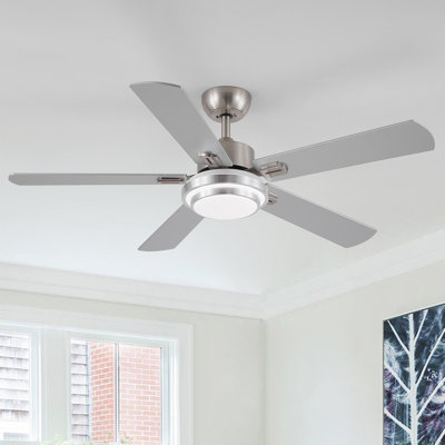 Ventilateur de plafond moderne de 132 cm (52 ​​po) en nickel brossé avec éclairage DEL à intensité variable et télécommande