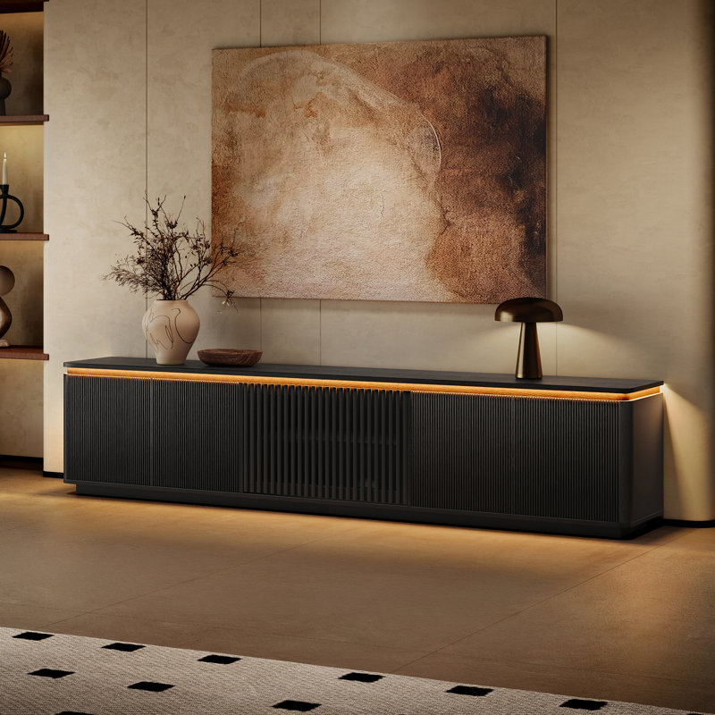 Meuble télé moderne de 240 cm (94,5 po) avec éclairage d'ambiance, portes cannelées et étagères réglables, console multimédia avec gestion des câbles, fini noyer.