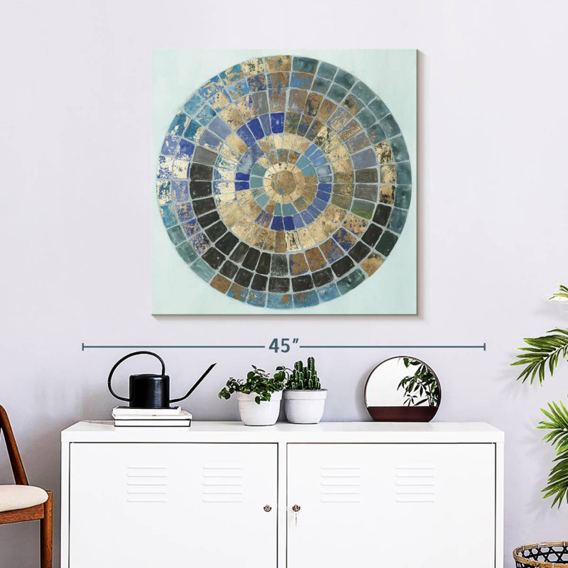 Avery Ionic, 30" H x 30" W