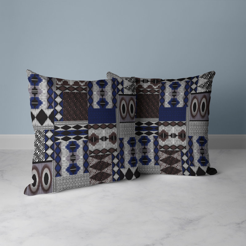 Coussin décoratif intérieur / extérieur Patched Perfection Patchwork, H 18 po x l 18 po, Bleu / gris / patchwork de quartz
