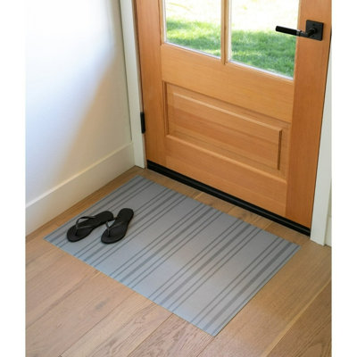Tapis décoratif extérieur rayé Ticking 24 po x 36 po gris