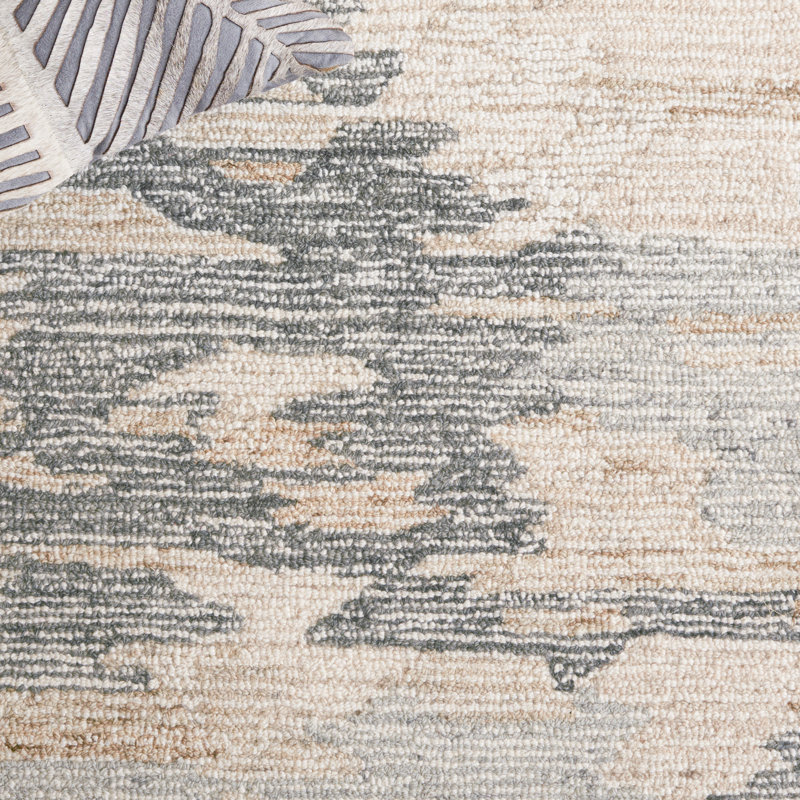 Shareema Hand Tufted Wool/Cotton Abstract Rug in Ivory/Gray, Rectangle 5' x 8'