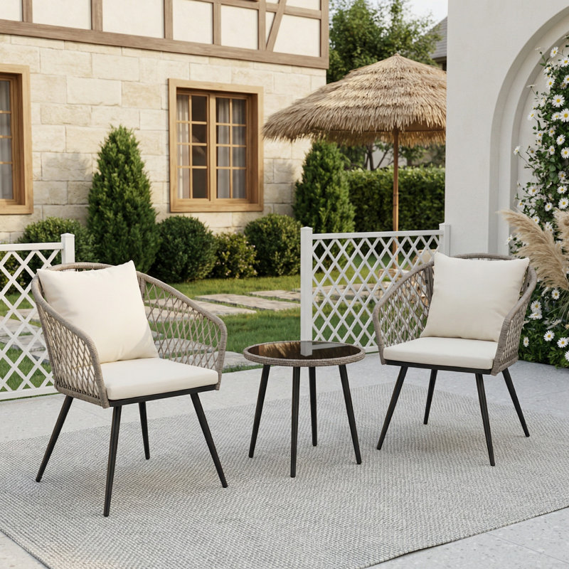 Ensemble de 2 chaises de patio en osier de style bohémien moderne avec coussins et table d'appoint 2 pièces, White