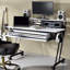 Bureau de studio d'enregistrement de musique avec plateau à clavier,