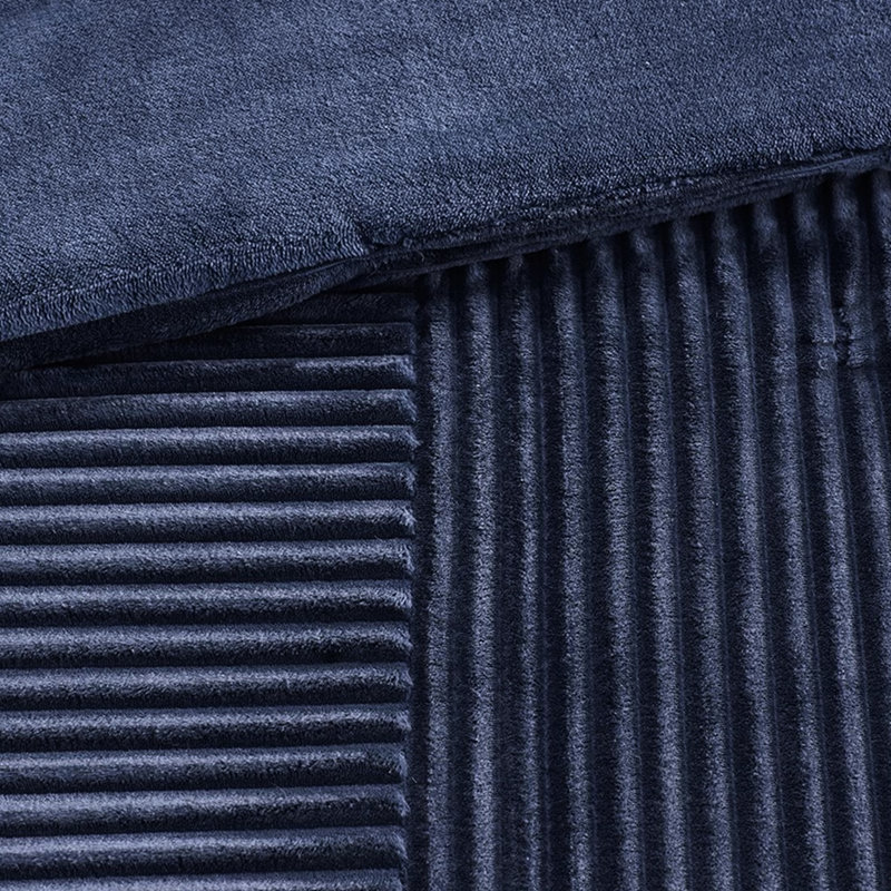 Couette King Navy à surface côtelée, revers uni, lavable à la machine, 1 et 2 taies d'oreiller assorties.