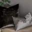 Housse et insert de coussin en velours de style antique Antiquity