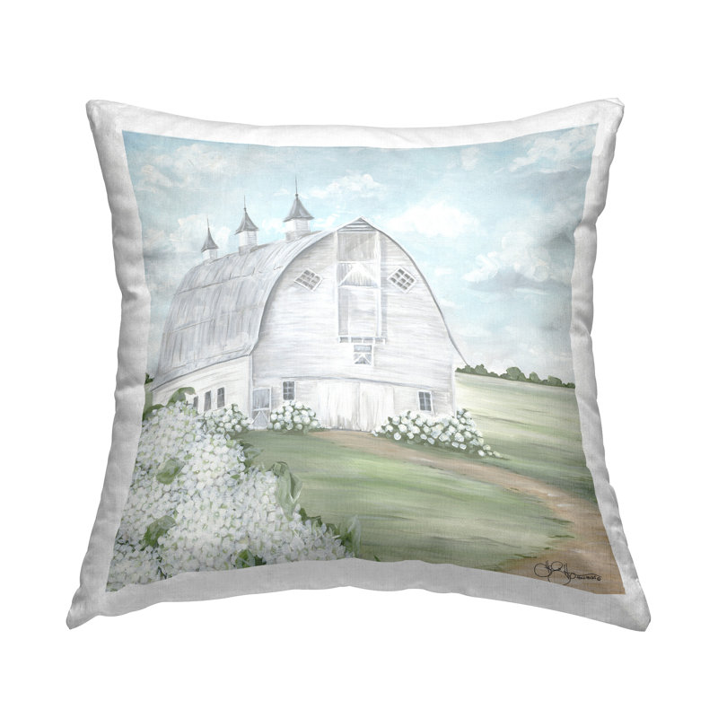 Coussin décoratif blanc avec paysage d'hortensias et paysage de grange blanc par Hollihocks Art