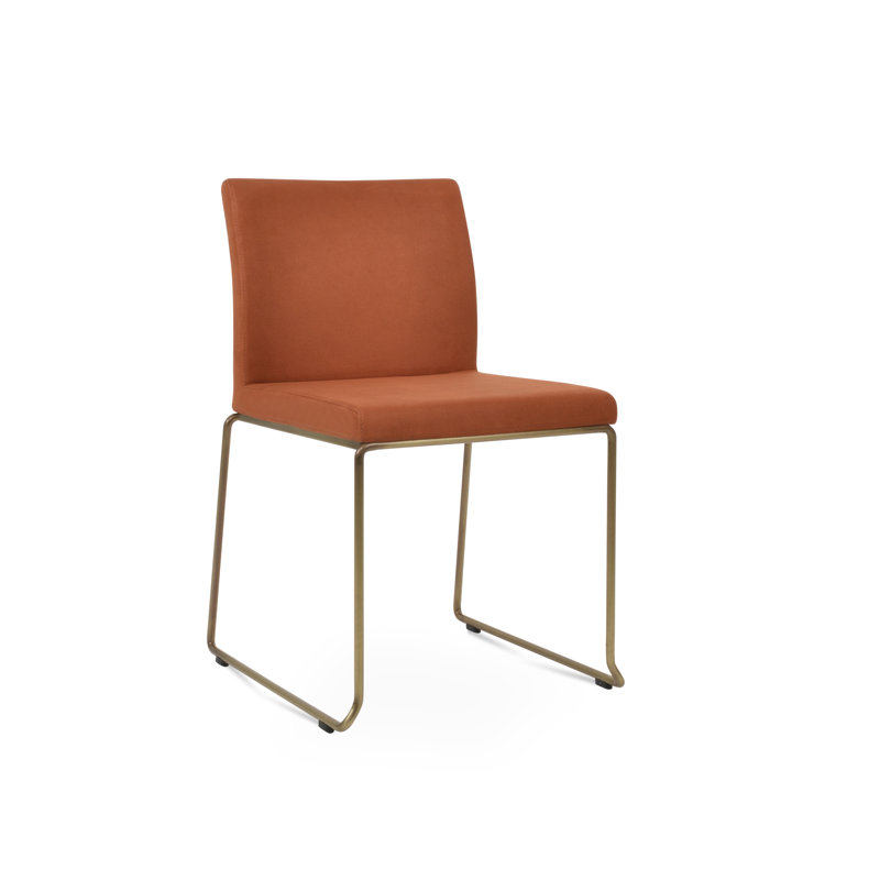 Chaise empilable en laine Aria, Cognac, Laiton