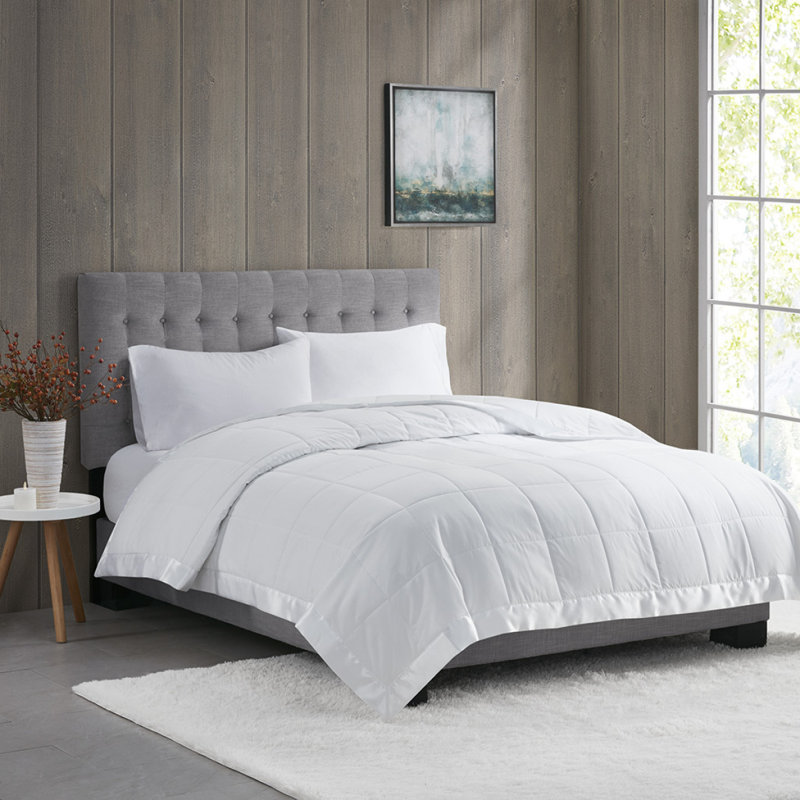 Couverture légère en duvet synthétique avec bordure en satin blanc très grand
