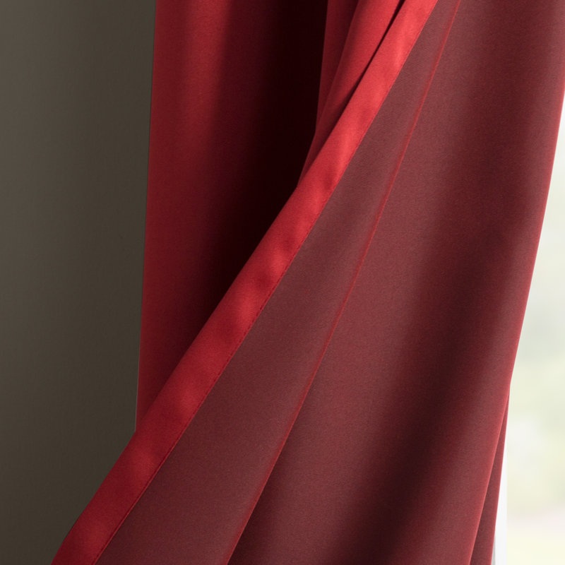 Panneau de rideau à oeillets à économie d'énergie thermique - Basics by Wayfair ™, Rouge Fêtes, 1 Panel, l 54 po x L 63 po