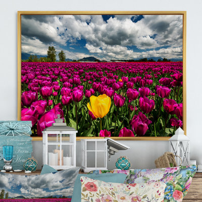 Tulipes contre montagnes noires - Art mural sur toile traditionnel