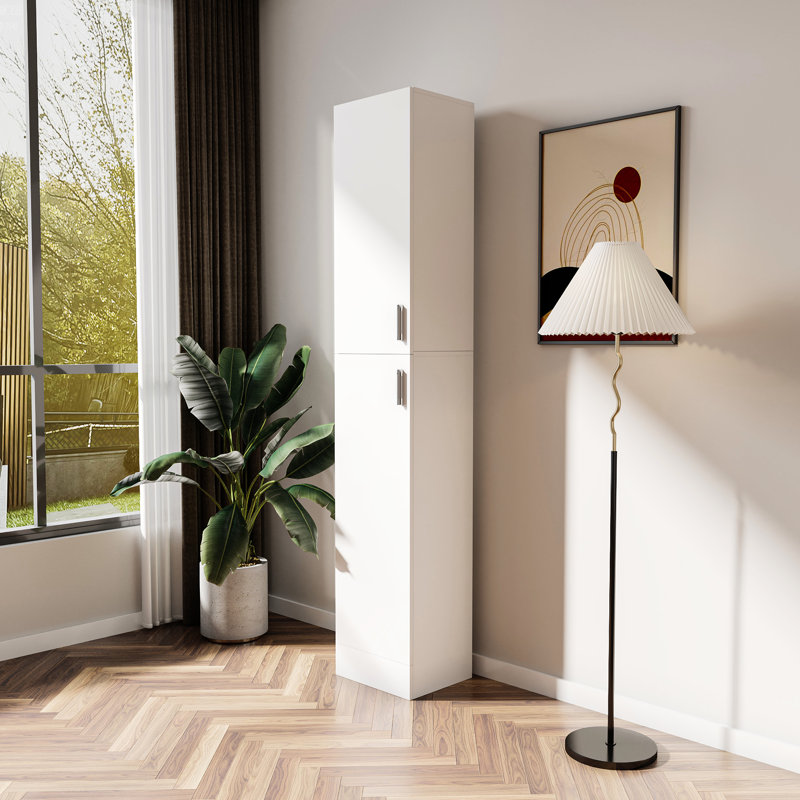 Armoire autoportante blanche avec tablettes pour un rangement élégant de salle de bain pratique