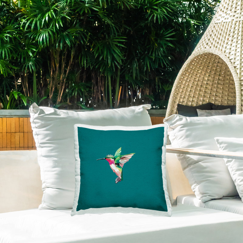 Coussin d'extérieur imprimé colibri portant un diadème par Amelia Noyes, Bleu