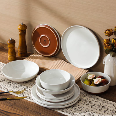 Service de table 16 pièces Organic Modern, vernis blanc avec base en argile kaki exposée, vaisselle Earthy