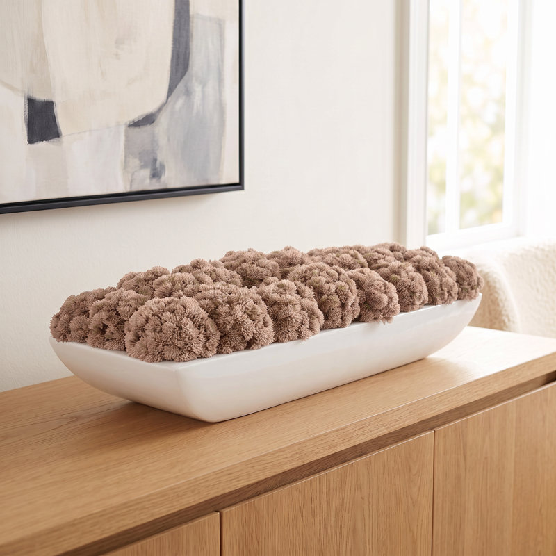 Arrangement de sédums dans un pot Fiberstone, H 8 po x l 26 po x P 10 po, Beige, Blanc