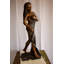 Statue abstraite et géométrique de belles femmes nues tenant une drapée en bronze 22 po x 18 po x H 49 po